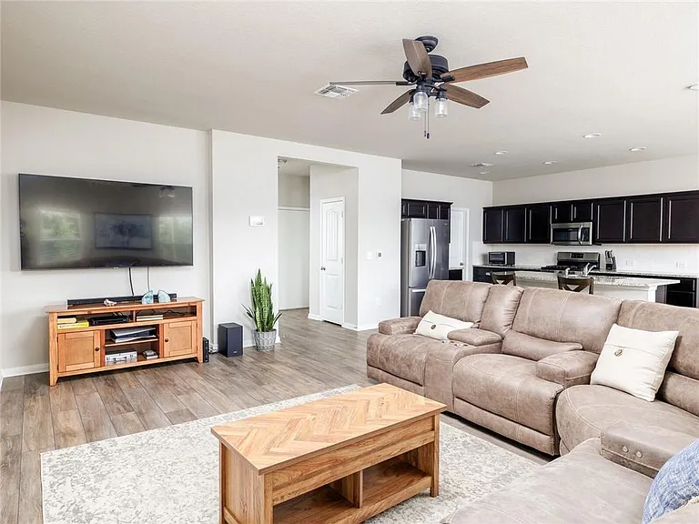 3601 Kotche St — Photo 4