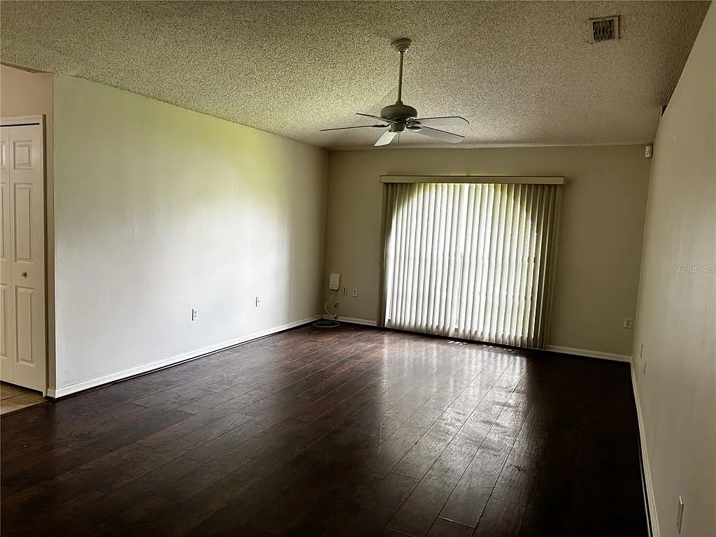 3 bed, 2.0 bath, 1940 sqft, $1,900 — Photo 4