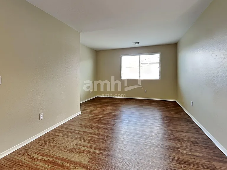206 S 151st Ave — Photo 8