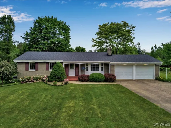 218 Hall Rd, Elma, NY 14059