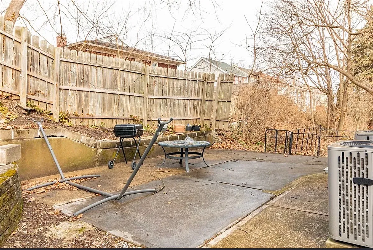Building Photo - 2840 Dwight Ave #1