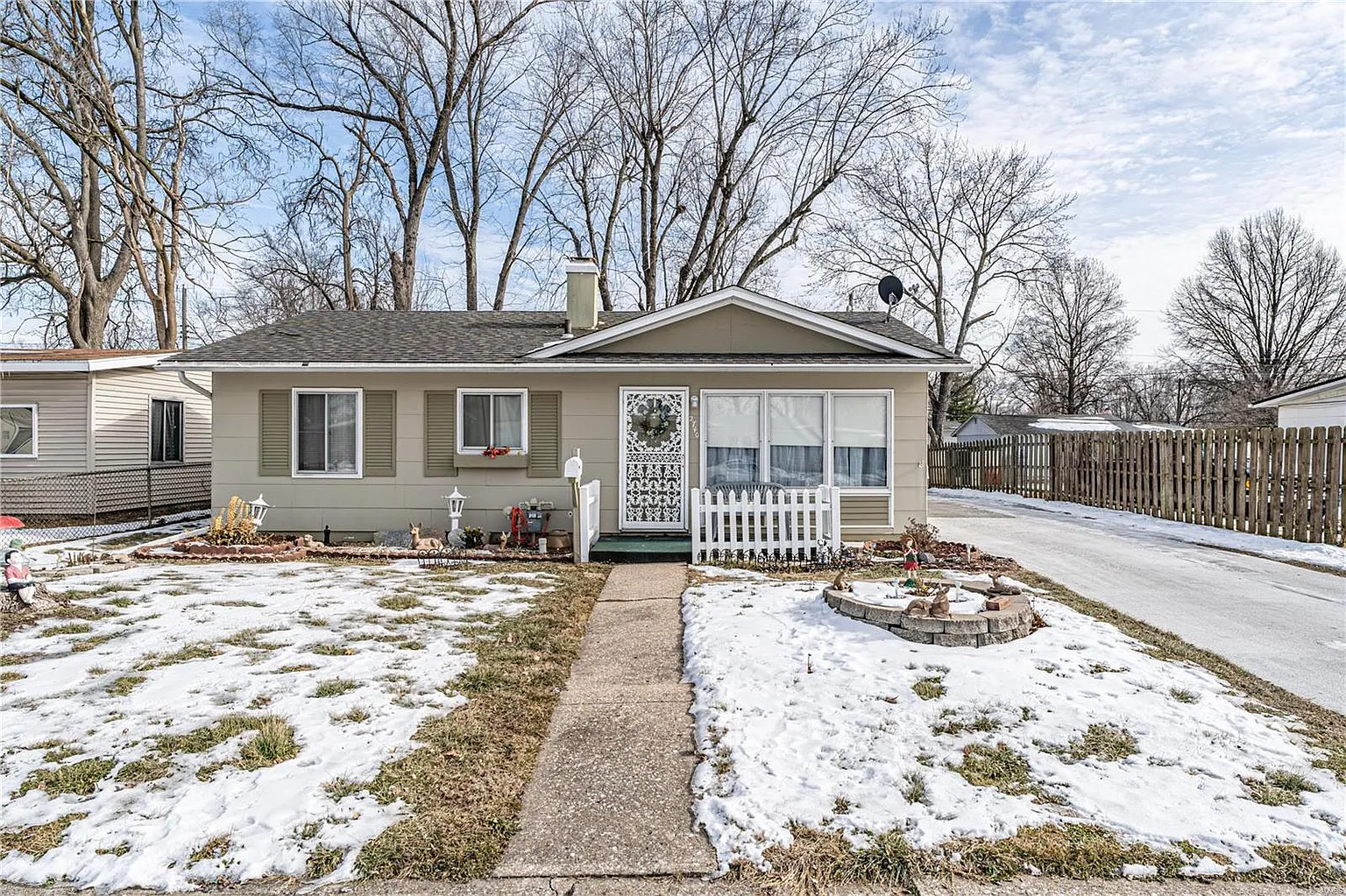 2740 Birch Ave photo 1