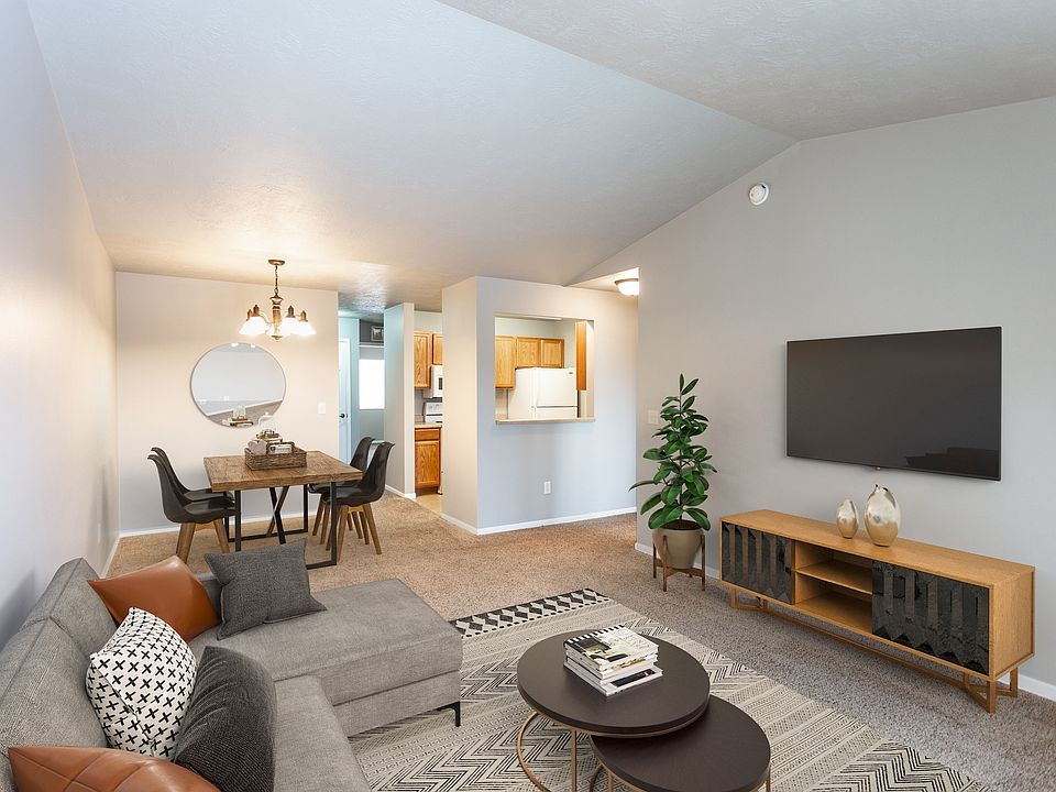 1st image of 4708 E 6th St #4700-202