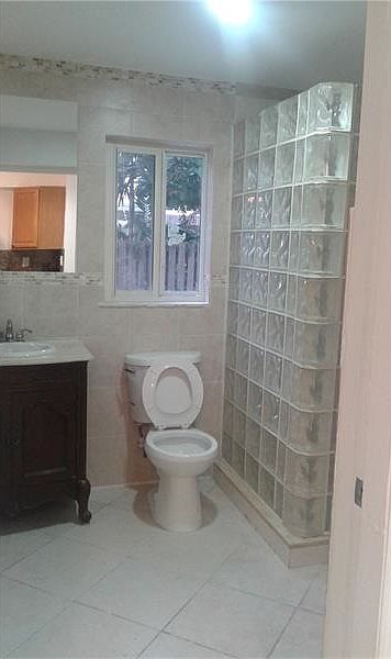 2nd image of 920 SE 15th Ct