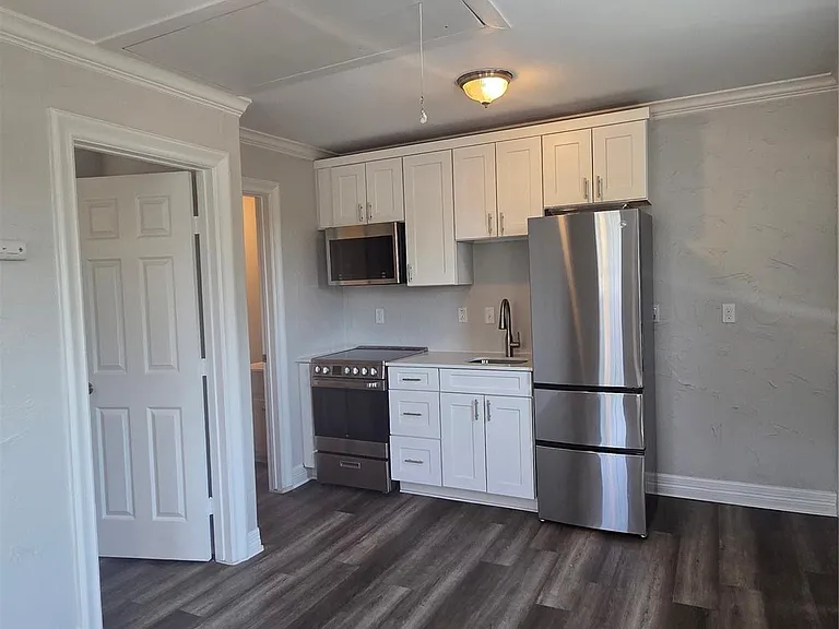 2740 Burlington Blvd — Photo 9