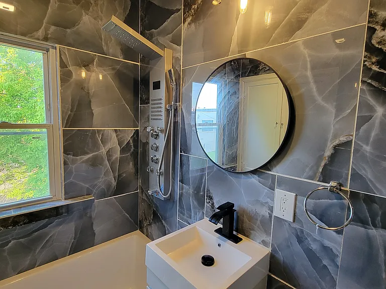 435A W Auer Ave — Photo 14