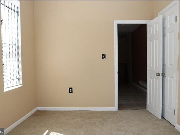 3rd image of 4033 Poplar St