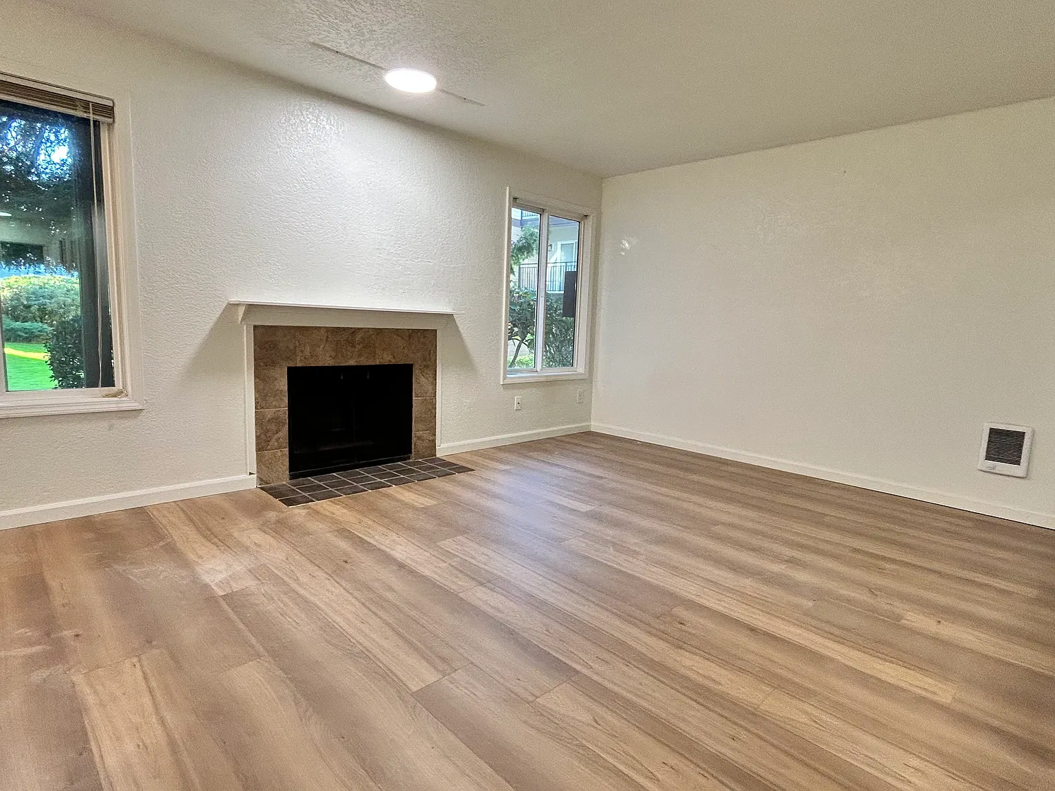 12617 NE 130th Way — Photo 1
