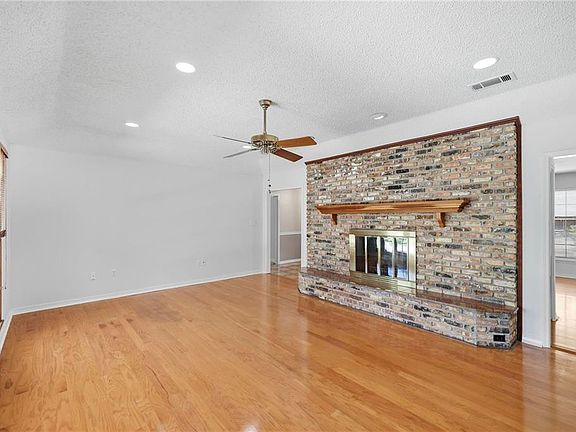 3rd image of 901 Delmar Blvd
