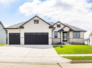 18048 Tanglewood Dr, Clive, IA 50325