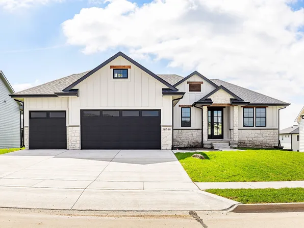 18048 Tanglewood Dr, Clive, IA 50325