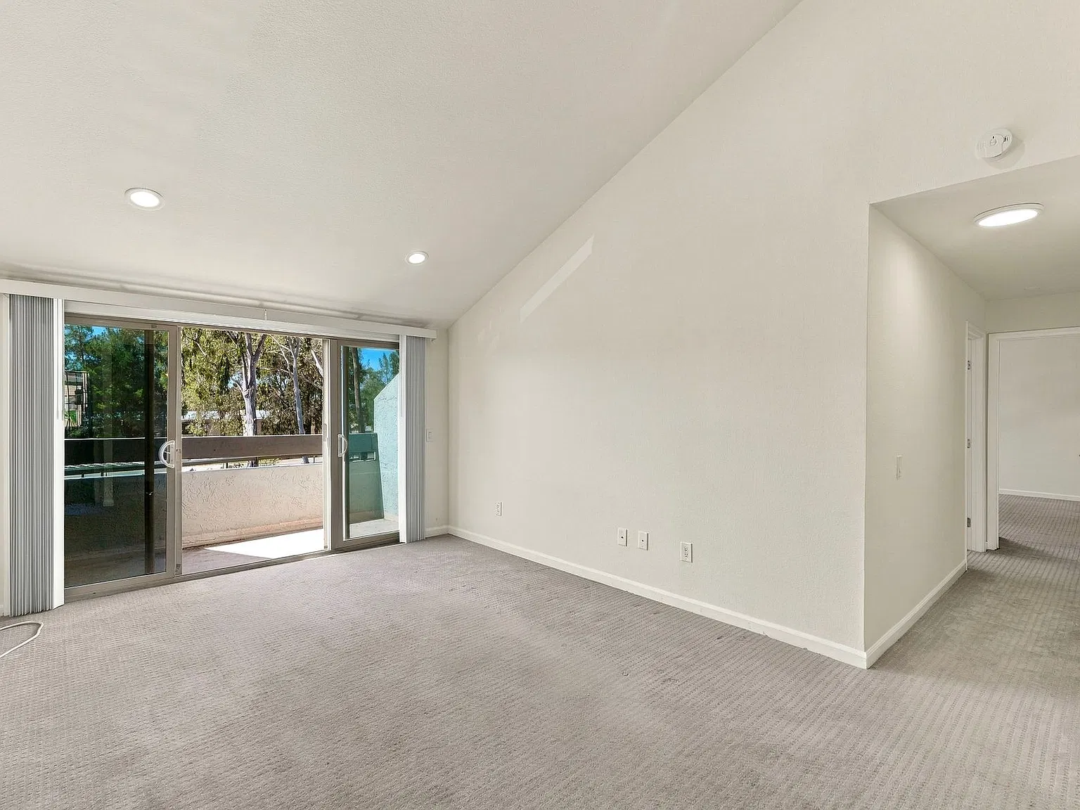2 bed, 921 sqft, $2,500 — Photo 4