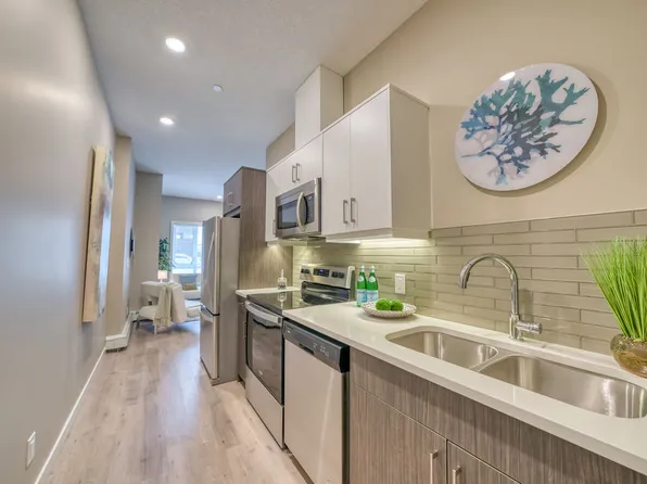 District 121, 10512 121st St NW, Edmonton, AB T5N 1S2