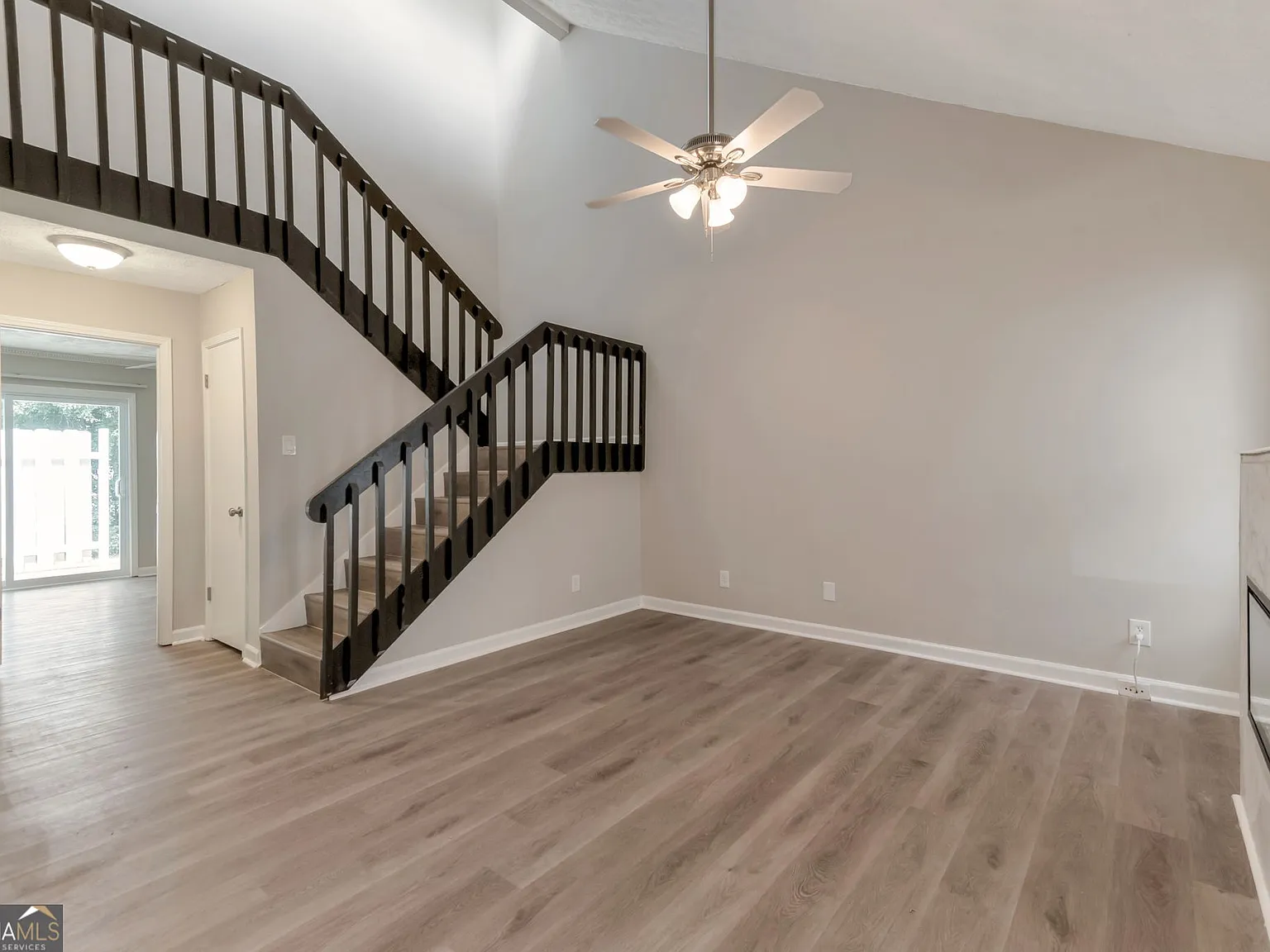 3 bed, 2.0 bath, 1241 sqft, $2,200 — Photo 2