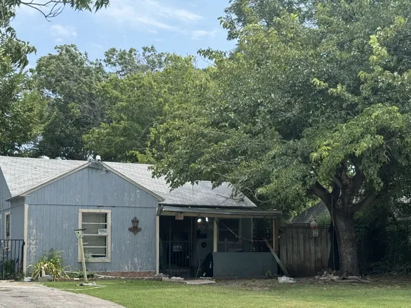 606 SE 10th St, Grand Prairie, TX 75051