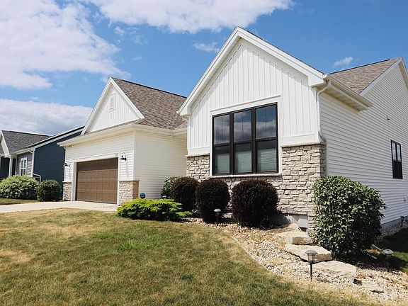 3rd image of 534 Foxfield ROAD
