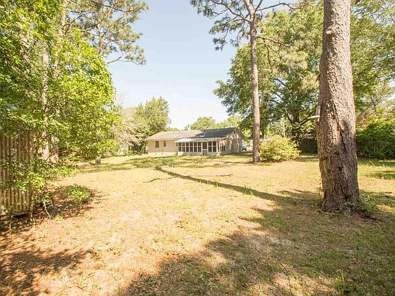 2nd image of 1121 Amiens Cir