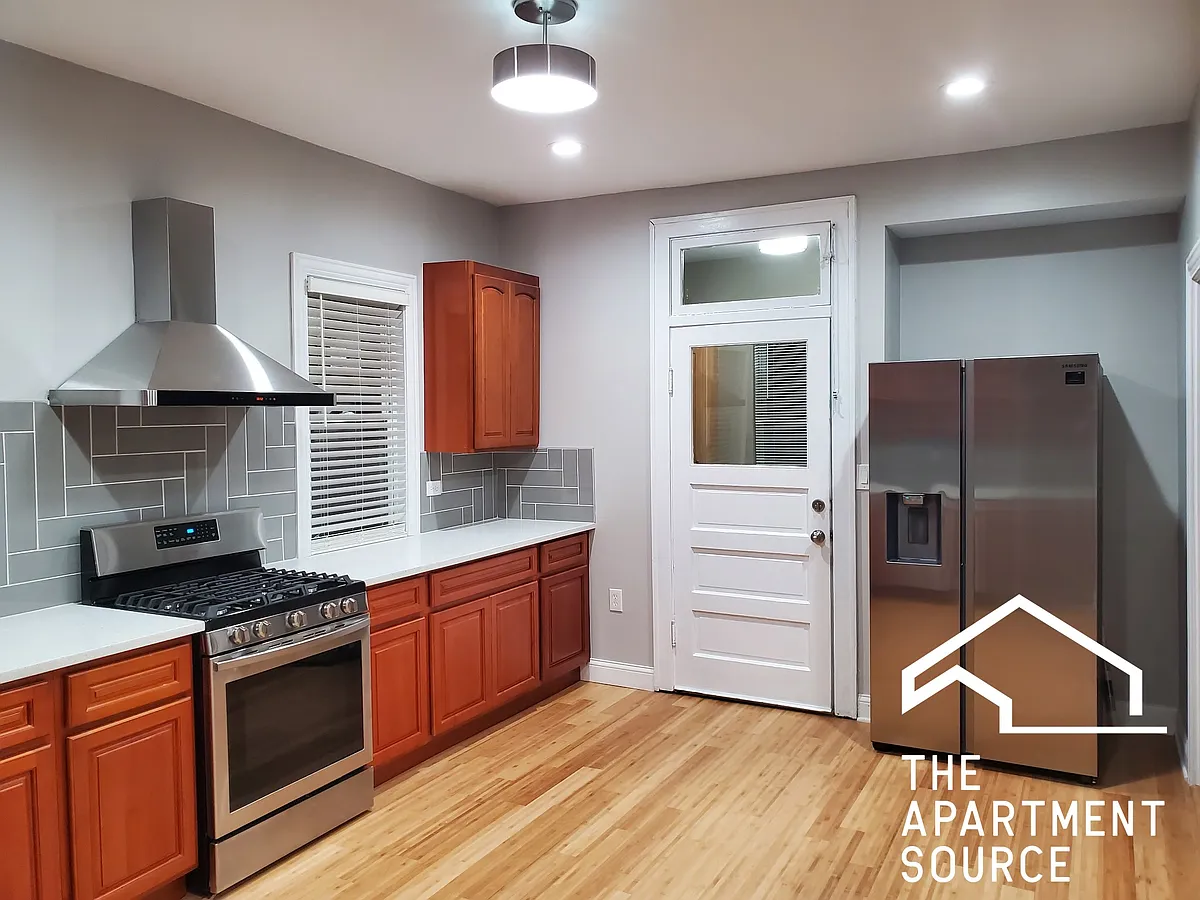 Building Photo - 2143 W Cullerton St #1