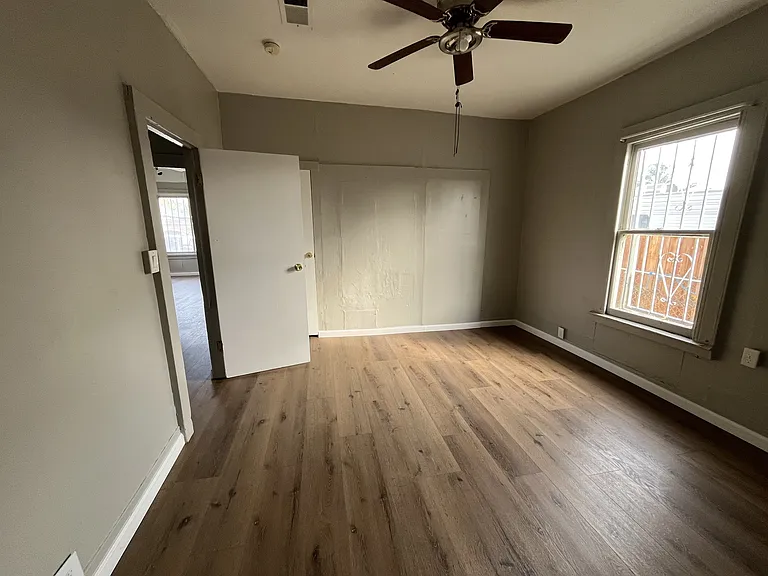326 Clyde St — Photo 4
