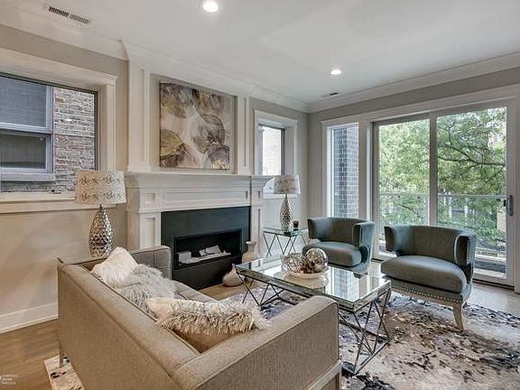 4th image of 1542 N Hudson Ave #2F
