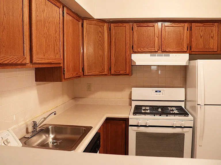 Green Valley Apartments — Photo 26