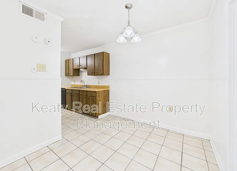 407 Fox Run Ave #2 — Photo 6