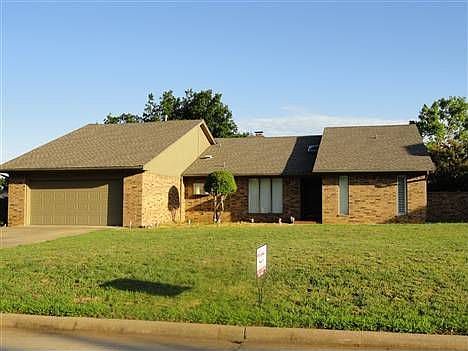 2nd image of 1926 Woodcrest Dr