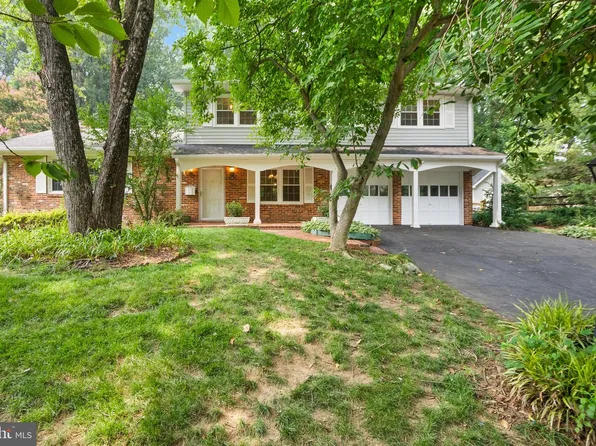 8104 Chivalry Rd, Annandale, VA 22003