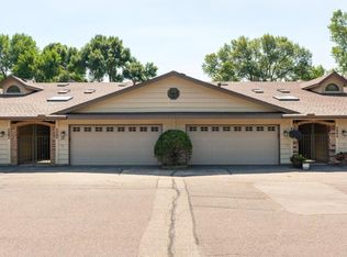 1289 Black Oaks Ct N, Plymouth, MN 55447