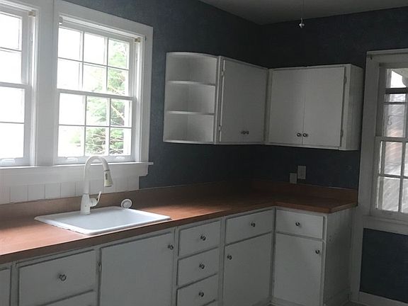 4th image of 212 Oak Knolls Ave