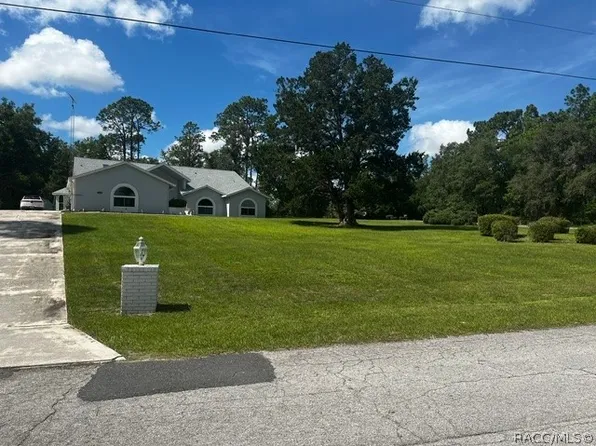 1484 W Pinehill Dr, Beverly Hills, FL 34465