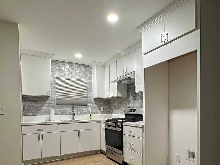 665 Myrtle St — Photo 8