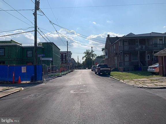 3rd image of 613 Curtin St