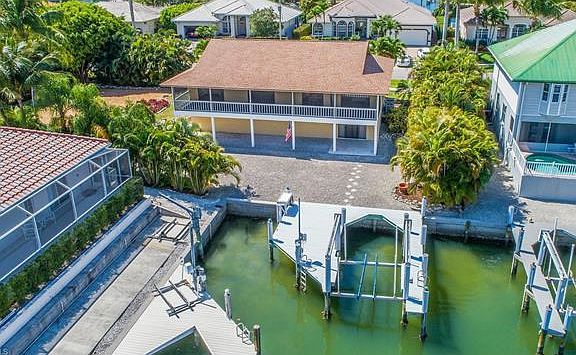 5th image of 305 Copperfield Ct
