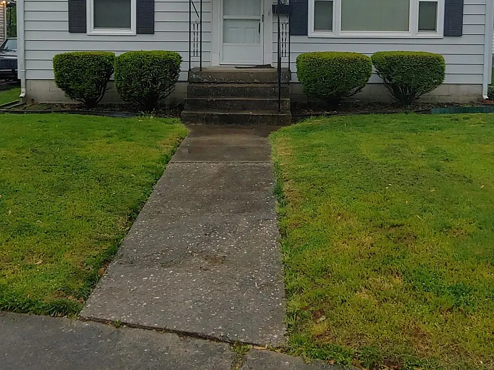 800 Lynn Rd