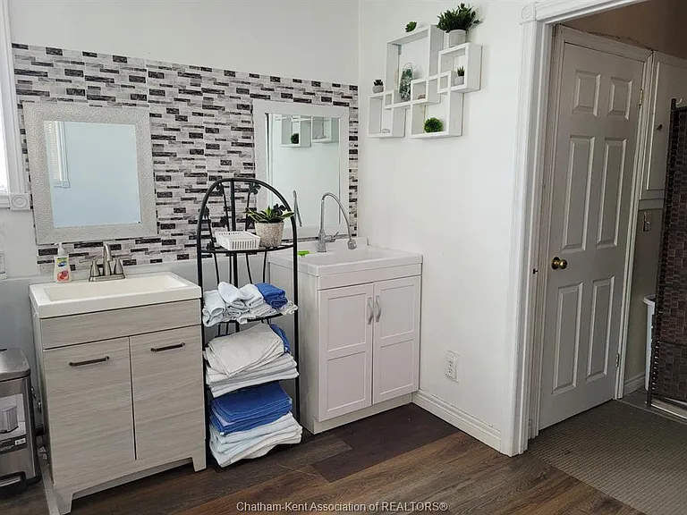 356 Saint Clair St — Photo 8