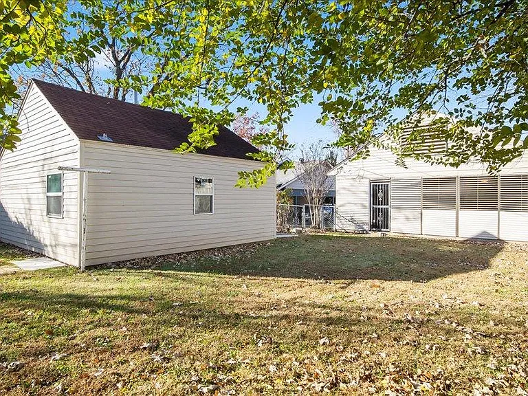 1307 S Indianapolis Ave — Photo 27