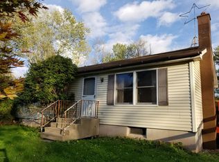 12 Tall Trees Ln, Beach Lake, PA 18405