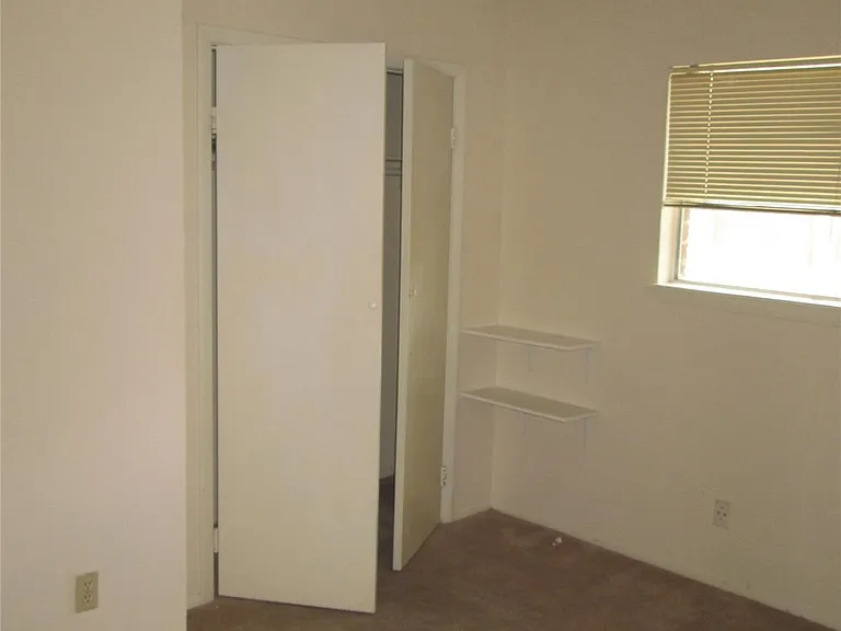 10806 Lynbrook Dr #B — Photo 30