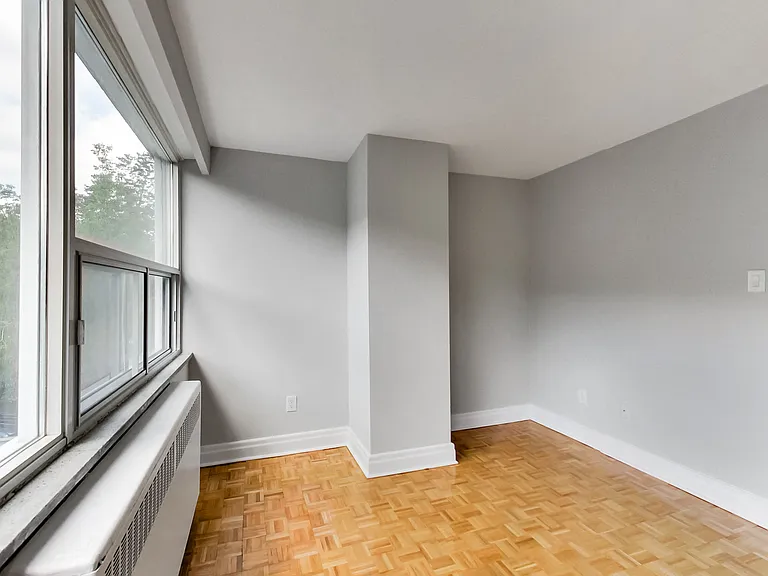 680 Roselawn Ave — Photo 82