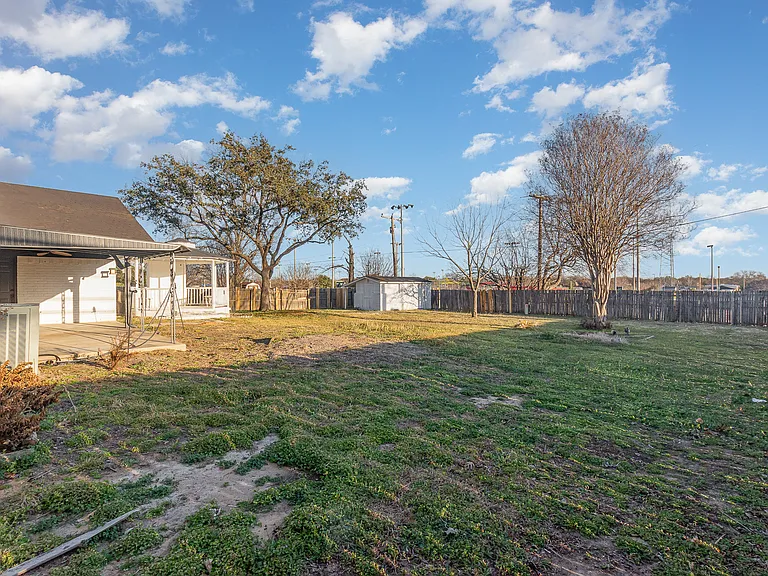 501 Field St — Photo 27