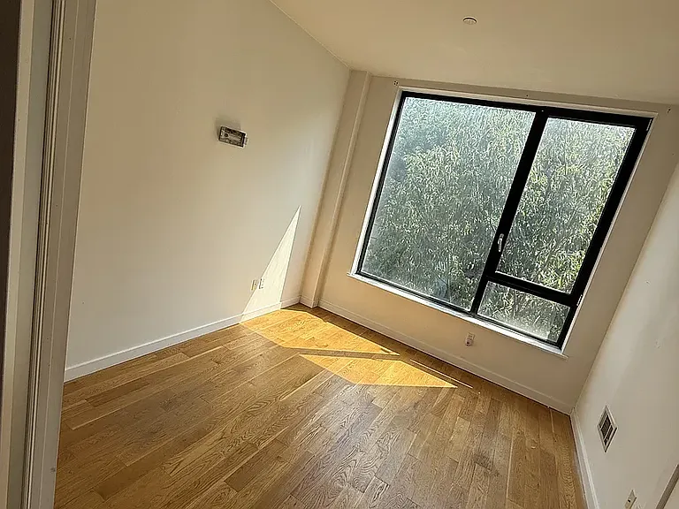 227 Grand St #2D — Photo 4