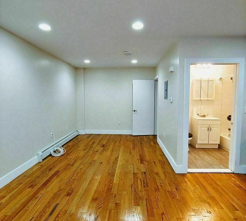 1st image of 625 Van Buren St #1