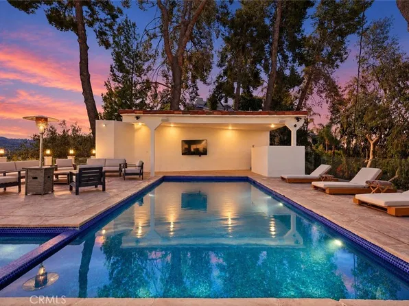 5252 Darro Rd, Woodland Hills, CA 91364