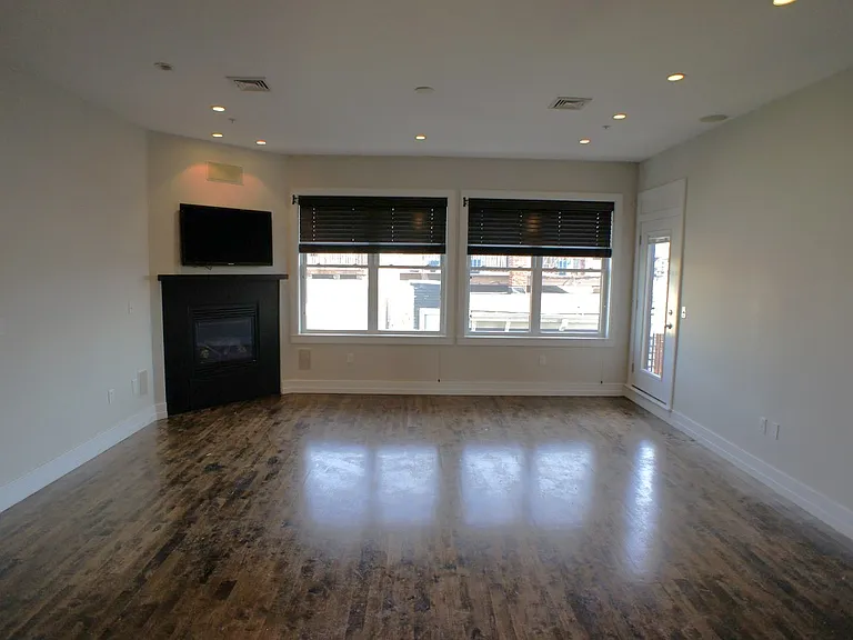 170 Bowen St #3 — Photo 2