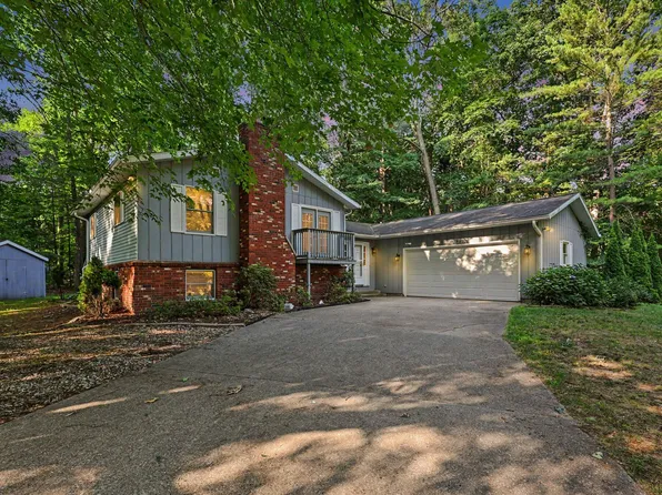 18796 N Fruitport Rd, Spring Lake, MI 49456