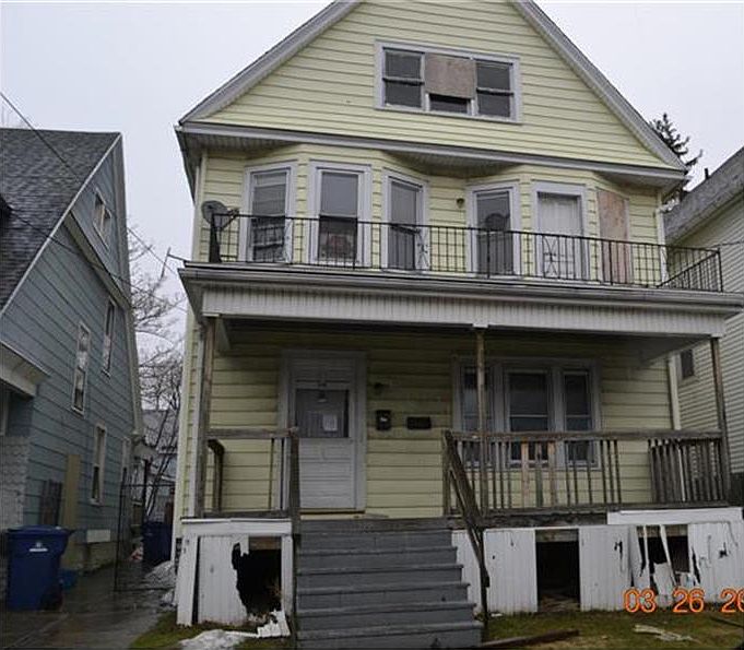 1st image of 427 Dearborn St