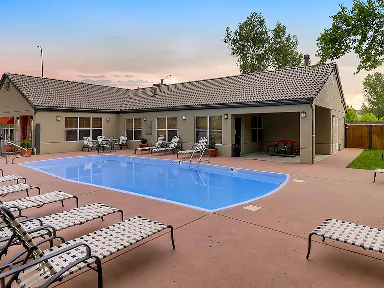 Toscana Apartments — Photo 15