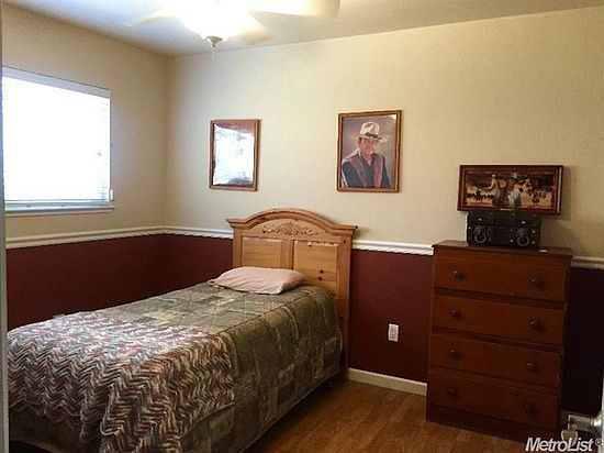 3rd image of 1817 Newport Ct