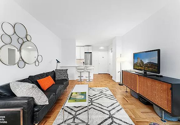 2nd image of 63 E 9th St APT 5A